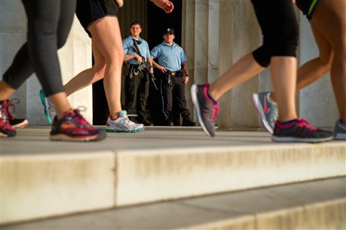 Los miembros de este grupo aprovechan los parques y plazas para correr. Foto: Andrew Harnik, AP
