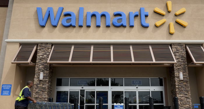 El juez presidente William Riley dijo que los accionistas "no produjeron una referencia razonable" de que el consejo de administración estuvo enterado de los presuntos soborno en México. Foto: AP, Archivo