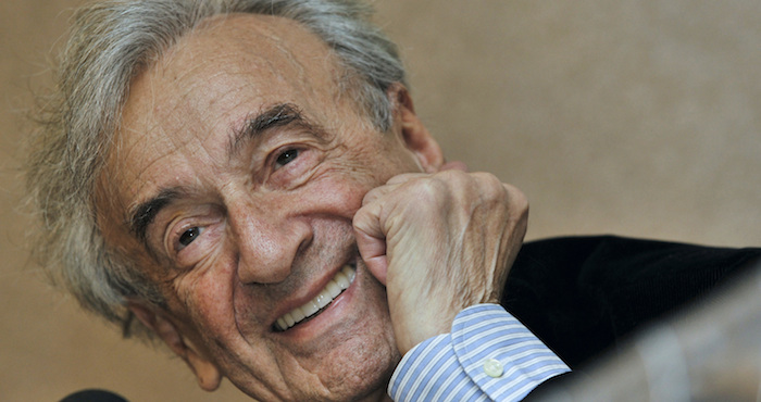 Testigo y activista humanitario, durante más de medio siglo Wiesel expresó con pasión sus ideas a gobernantes del mundo, celebridades y auditorios en general en nombre de las víctimas de la violencia y la opresión. Foto: AP
