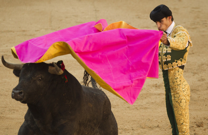 El matador español Víctor Barrio durante la feria de San Isidro, en la plaza de toros de Las Ventas, en Madrid, en 2011. Foto: AP.