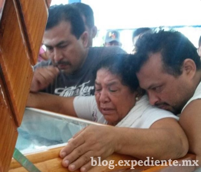 Familiares y amigos de Pedro Tamayo verlaron al periodista asesinado el pasado miércoles. Foto: BlogExpediente