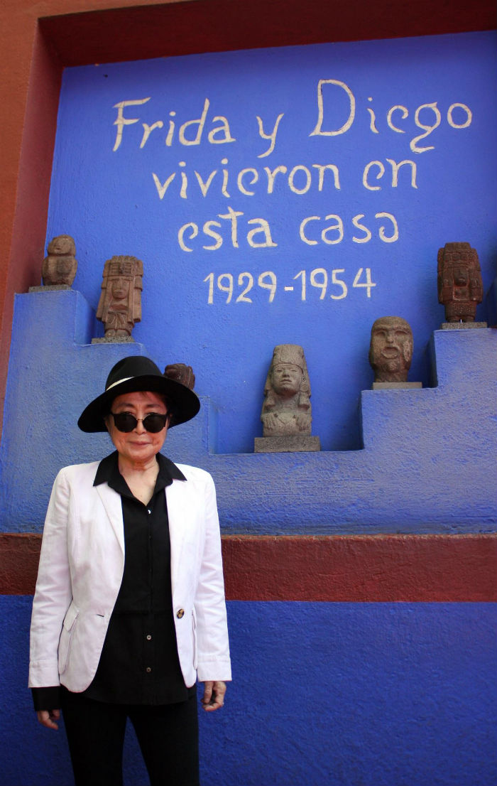 Cuando Yoko Ono visitó la Casa Azul. Foto: Cuartoscuro