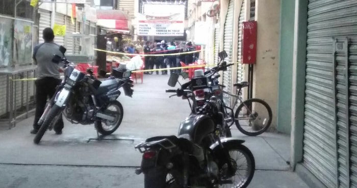 El comandante fue asesinado cuando estaba en un puesto de comida familia. Foto: Especial