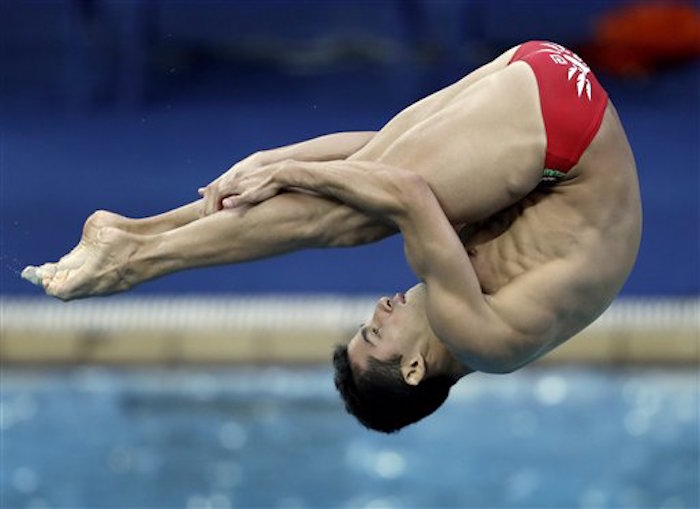 El mexicano Rommel Pacheco compite en las preliminares del trampolÌn de tres metros. Foto: AP