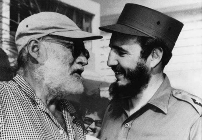 Fidel Castro y el escritor estadounidense Ernest Hemingway juntos en Cuba, 1960. Foto: Internet