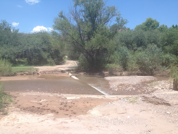 Para llegar a Bacanuchi hay que recorrer un camino de terracería desde Arizpe o desde Cananea. Foto: Shaila Rosagel.