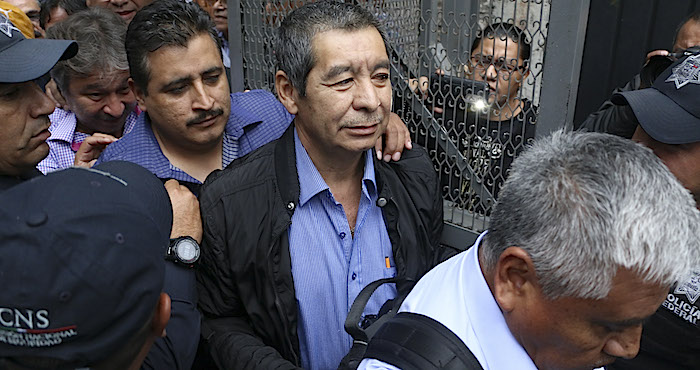 Rubén Núñez líder de la sección 22 de Oaxaca, Enrique Enríquez líder de la sección 9 del Distrito Federal, Adelfo Alejandro Gómez dirigente de la sección 7, Victor Manuel Zavala, líder de la sección 18 y Reyes Ramos, dirigente de la sección 14 de la CNTE a su llegada a las instalaciones de la Secretaría de Gobernación donde sostendran un dialogo con autoridades de la dependencia para resolver el conflicto magisterial. Foto: Cuartoscuro