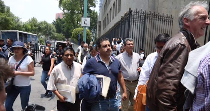 Líderes del magisterio al momento de su arribo a la Segob. Foto: Valentina López, SinEmbargo.