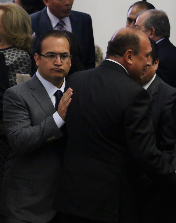 Dos Gobernadores bajo fuego. Javier Duarte, el 18 de agosto pasado, junto a Rubén Moreira, de Coahuila, quien recientemente fue mencionado por la agencia EFE de estar en las grabaciones hechas por la policía de España a un narcotraficante mexicano. Foto: Cuartoscuro
