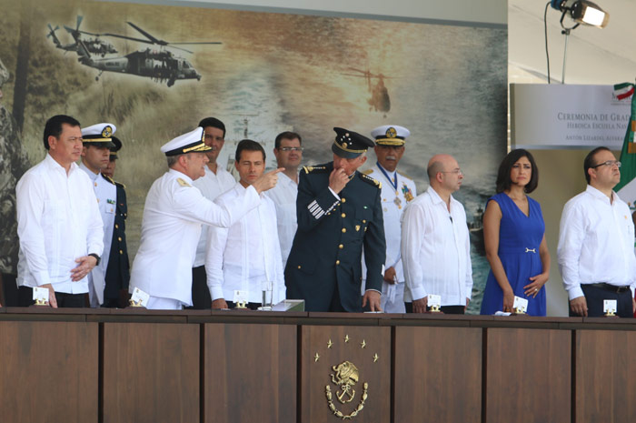 11 de agosto. El Gobernador Duarte en un extremo del presidium. En muchas otras fotos de eventos oficiales recientes ni siquiera sale. Foto: Cuartoscuro