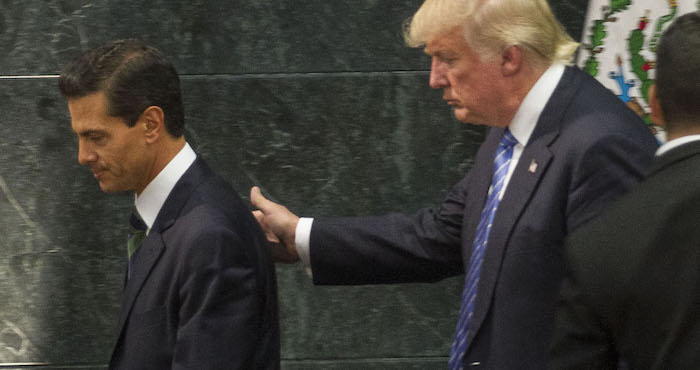 El error de Peña saldrá caro. Quién sabe qué habrá pensado pero lo que haya sido claramente no funcionó. En vez de lastimar al gigante bravucón, se le abrió la casa presidencial. Foto: Cuartoscuro