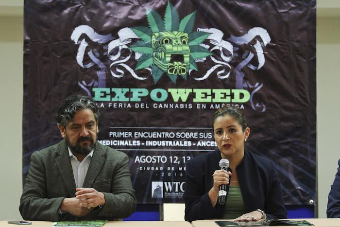 Julio Zeni, coeditor de la revista Cañamo, Leopoldo Rivera, organizador de la ExpoWeed México, Martha Tagle, senadora de la república, Raúl Elizalde, de la FUndación por Grace y Dion Markgraaff, director en México de General Hemp, durante la conferencia de presentación de la ExpoWeed. Foto: Cuartoscuro.
