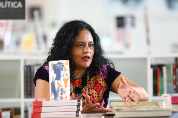 El libro tiene ilustraciones del famoso Dr.Lakra. Foto: Crisanto Rodríguez, SinEmbargo