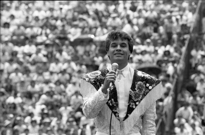 En 45 años de carrera Juan Gabriel vendió 100 millones de discos y compuso más de mil 800 canciones. Foto: Cuartoscuro.