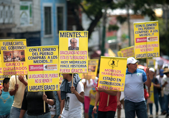 16 de agosto. Miles de estudiantes, transportistas, católicos, activistas sociales y de organizaciones opositoras al Gobernador marchan en Cuernavaca. Foto: Cuartoscuro