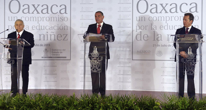 El 21 de julio de 2015 Gabino Cué anunció la desaparición del IEEPO. Foto: Cuartoscuro