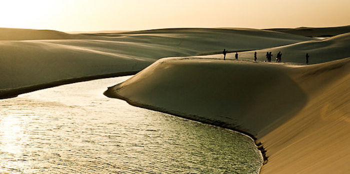 Campos de dunas en el Parque Nacional Lençóis Maranhenses, en Brasil. Foto: Turismo de Brasil