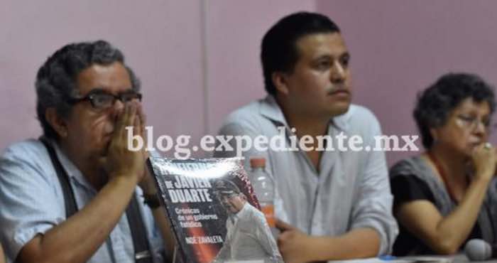 El reportero de la revista Proceso, en Veracruz, Noé Zabala en conferencia de prensa por la presentación de su libro El infierno de Duarte. Foto: Blog Expediente