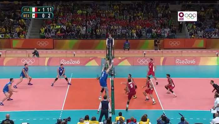 Habían pasado apenas 38 minutos desde el comienzo del encuentro cuando el marcador ya indicaba un 25-17, 25-13. El primer capítulo fue un recital de remates italianos. Foto: Captura de Pantalla.