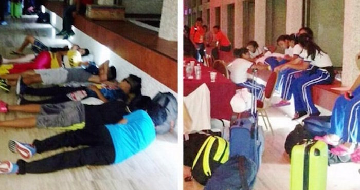 Las jóvenes promesas del deporte mexicanos pueden pasar la noche sin ningún problema en el suelo del lobby de un hotel. Foto: Especial