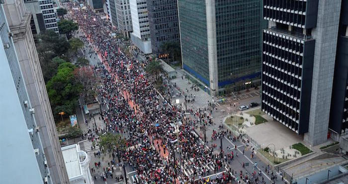 Simpatizantes de la destituida presidenta brasileña Dilma Rousseff protestan en Sao Paulo, Brasil. Foto: EFE.