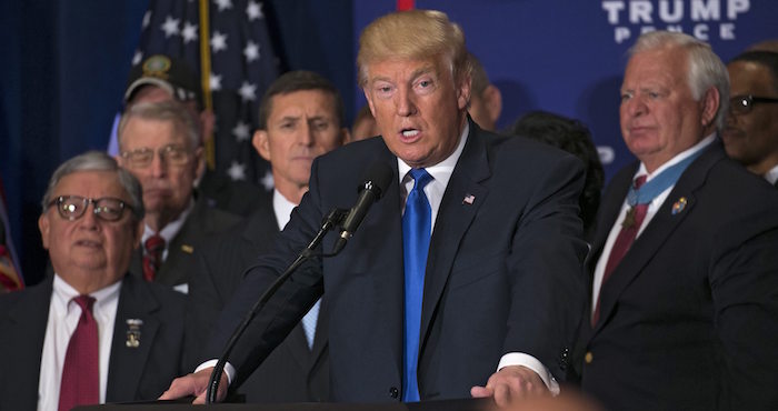 Su padre, el candidato presidencial republicano Donald Trump, ha abogado por imponer límites estrictos a la inmigración y ha acusado a su rival, la demócrata Hillary Clinton, de defender la aceptación de decenas de miles de refugiados. Foto: EFE/Archivo