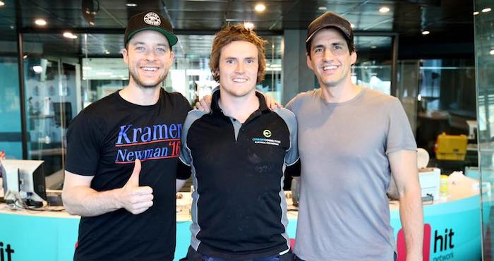 Hamish y Andy en compañía de su víctima telefónica. Foto: Facebook