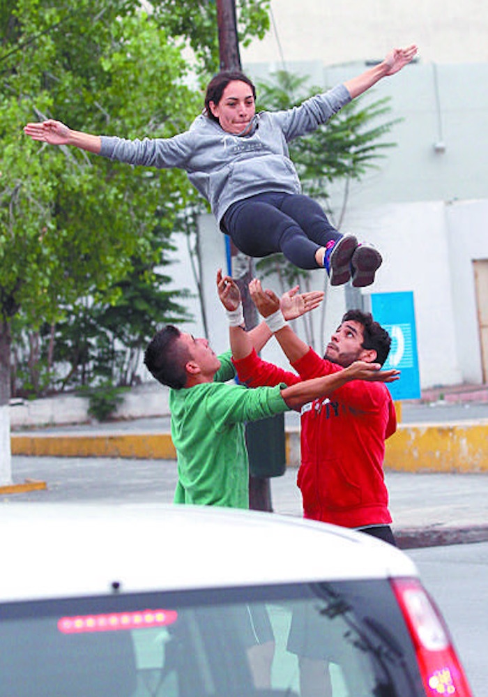 Dedicada. Nehuana practica una y mil veces su rutina. Foto: Vanguardia 