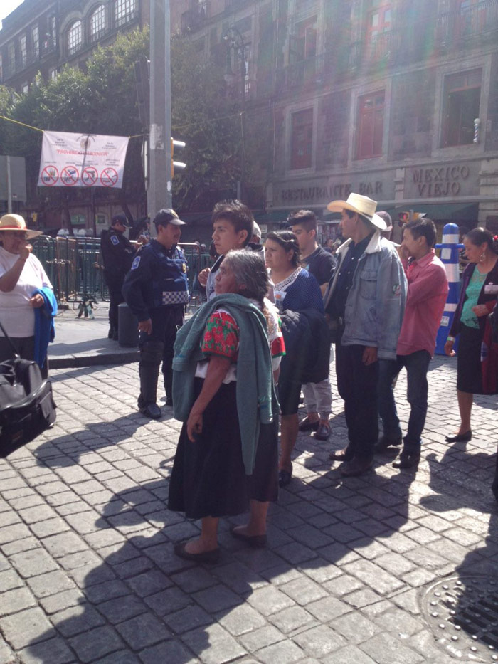 Indígenas y gente de la más humilde fue acarreada. Foto: Dulce Olvera, SinEmbargo