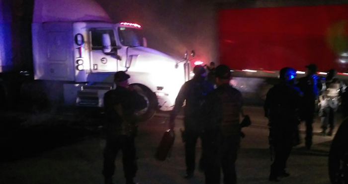 MALOVA los acusó de "quebrantar el Estado de Derecho", al entorpecer el flujo del tráfico de la carretera México 15. Foto: Noroeste