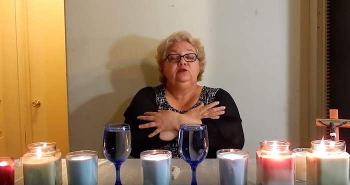 En un video que circula a través de internet, la psíquica señala que Juan Gabriel aún sigue vivo. Foto: Especial.