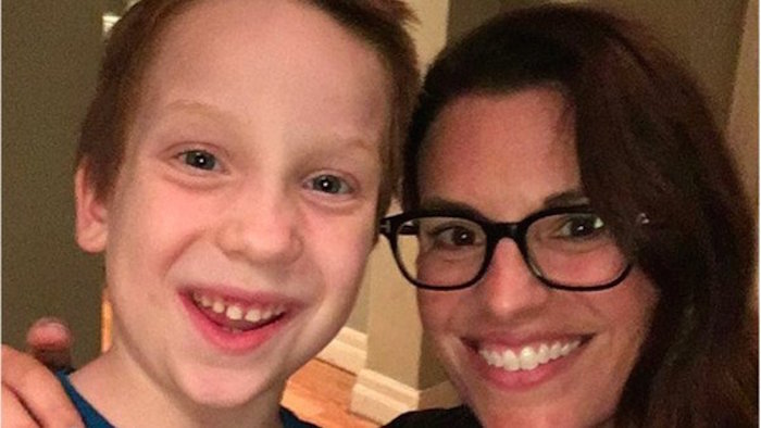 La directora Ryan Case publicó una foto en Instagram en la que posa con Jackson Millarker. Foto: Instagram