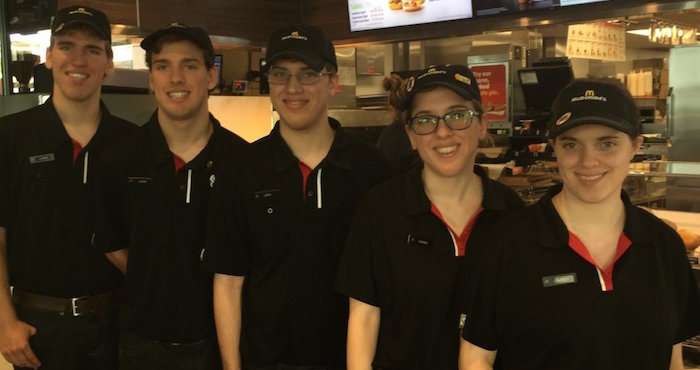 "Los llamamos McCurtis", dijo Lori Curtis, la madre, en una declaración. Foto: Cortesía McDonald's de Michigan