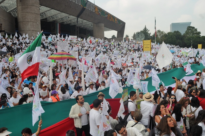 Una nutrida movilización partió ayer del Auditorio Nacional al Ángel de la Independencia para protesta en contra del matrimonio igualitario. Foto: Cuartoscuro