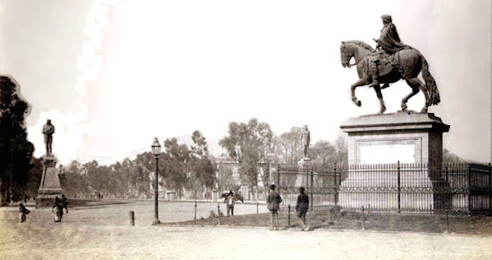 Los Indios Verdes, en su ubicación original al inicio del Paseo de la Reforma, en 1889. Foto: Especial.