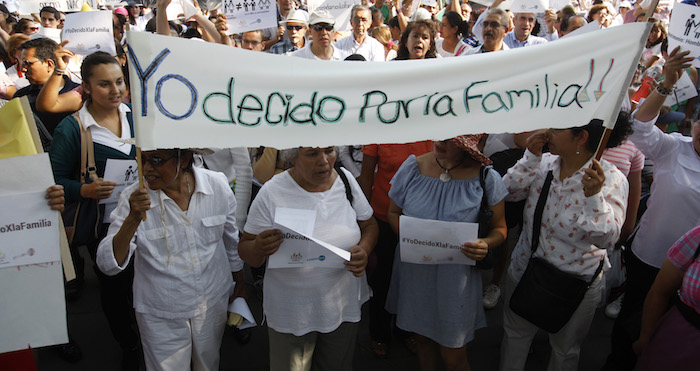 El Estado Mexicano, como cualquier otro estado, debe atender y velar por los derechos de todos sus ciudadanos, los mismos derechos y las mismas obligaciones, no sólo de aquellos que correspondan a cierta idea obtusa de lo normal o lo natural. Foto: Cuartoscuro