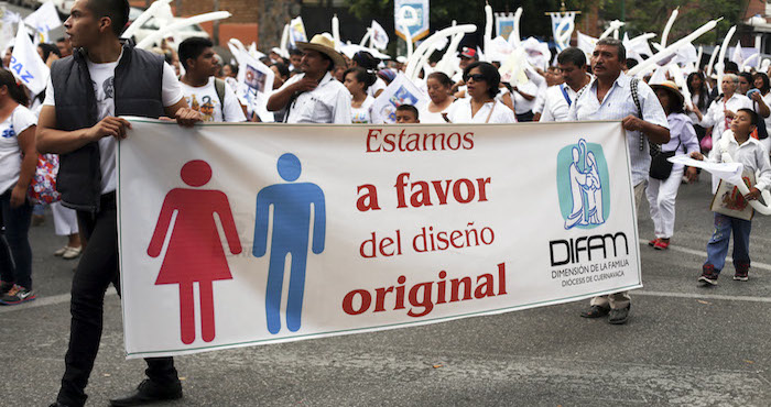 Sé que frente al fanatismo de poco sirven los argumentos. Decir que las personas tenemos derechos a formar familias diferentes a la tradición vale de poco. Foto: Cuartoscuro