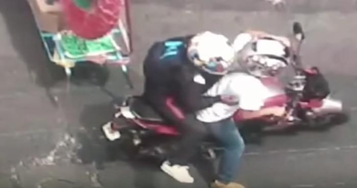 El policía y el delincuente fueron trasladados al Hospital Balbuena, lugar en donde con horas de diferencia, ambos murieron. Foto: Especial.