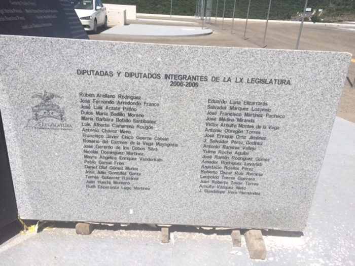 Placa con los nombres de Los diputados que integraron la Legislatura LX. Foto: Carmen Pizano