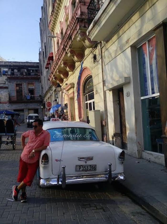 Cada vez circulan más autos de modelos recientes. Prácticamente todos son propiedad del Estado, al servicio de sus empresas e instituciones. Foto: Francisco Ortiz Pinchetti.