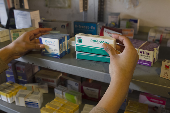 MÉXICO, D.F., 29DICIEMBRE2015.- Las medicinas incrementaron su precio entre 5 y hasta 17 por ciento en 2015, de acuerdo con cifras oficiales. Estos productos acumulan una inflación de 5.91 por ciento. FOTO: MOISÉS PABLO /CUARTOSCURO.COM