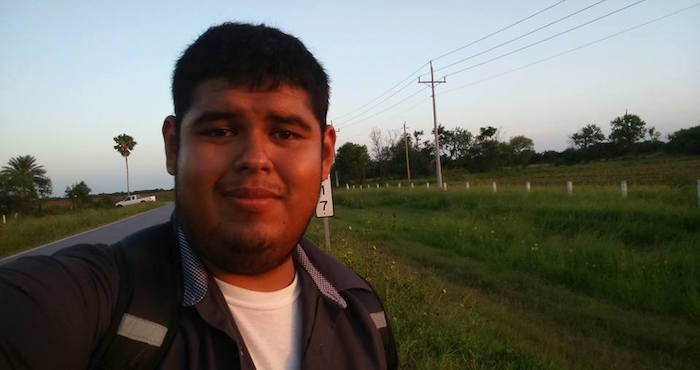 Cesar David Eguia tiene 21 años y busca graduarse como médico cirujano. Foto: Facebook/Cesar David Eguia