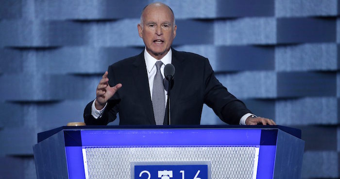 El gobernador de California, Jerry Brown, declaró el estado de emergencia en la zona de Porter Ranch debido a las efectos adversos que estaba teniendo en los habitantes del lugar. Foto: EFE