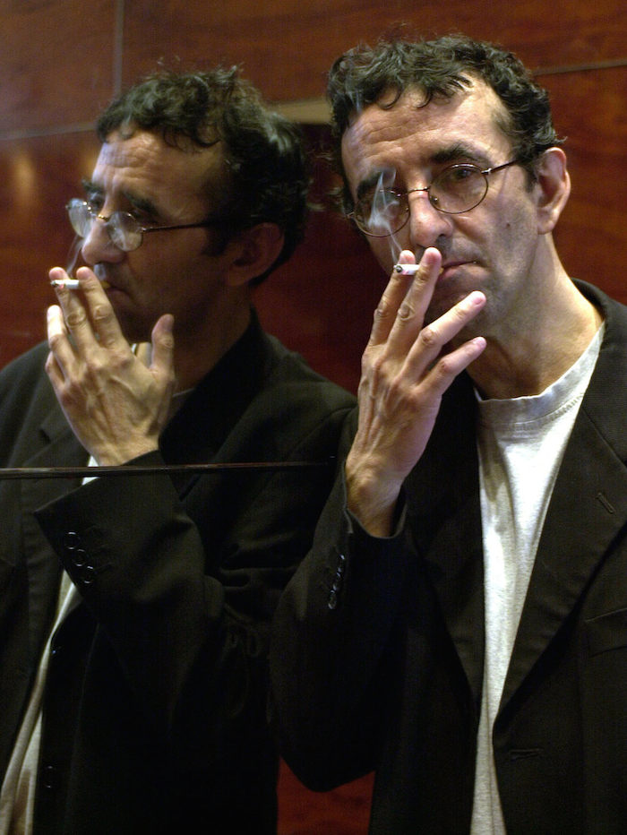 Foto del escritor chileno Roberto Bolaño, tomada en Barcelona el 13 de septiembre de 2002, durante la presentación de su obra "Amberes". Foto: EFE