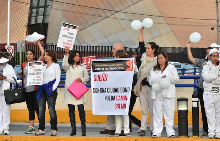 Colonos de Naucalpan se manifestaron y realizaron una marcha por la paz ante el asesinato de dos mujeres en el municipio. Foto: Cuartoscuro.
