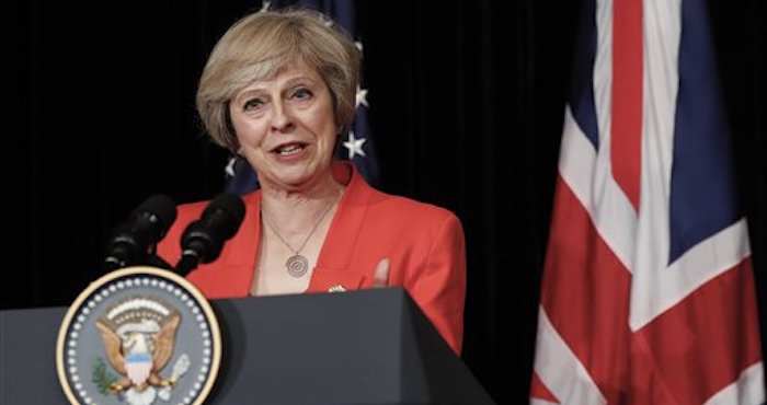 La Primera Ministra británica, Theresa May, habla a la prensa junto al presidente de EEUU, Barack Obama, tras su reuiÛn bilateral durante la cumbre del G20 en Hangzhou, en la provincia de Zhejiang, en el este de CHina, el domingo 4 de septiembre de 2016. (AP Foto/Carolyn Kaster)