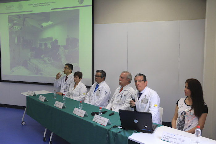 Médicos dieron una conferencia con los detalles de la cirugía. Foto: Cuartoscuro/Saúl López.