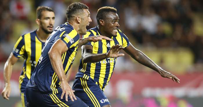 Jesus Nascimento Jemerson (d) celebra tras anotar un gol durante un partido clasificatorio de la UEFA Champions League entre AS Mónaco y Fenerbahce. Foto: Archivo EFE.