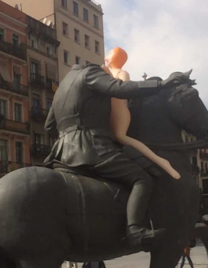 En la imagen, la estatua vandalizada de Franco en Barcelona. Foto: ElDiario.es.