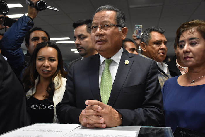 Las opciones para suplir a Javier Duarte fueron dos: Flavino Ríos Alvarado, secretario de gobierno, y Guillermo Ortiz Mayagoitia expresidente de la Suprema Corte de Justicia en Veracruz. Foto: Cuartoscuro